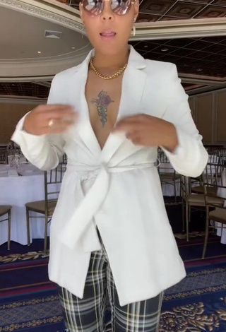 1. Hottie Crissa Jackson Shows Cleavage in White Top (Side Boob)