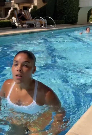 3. Erotic Crissa Jackson Shows Nipples at the Pool