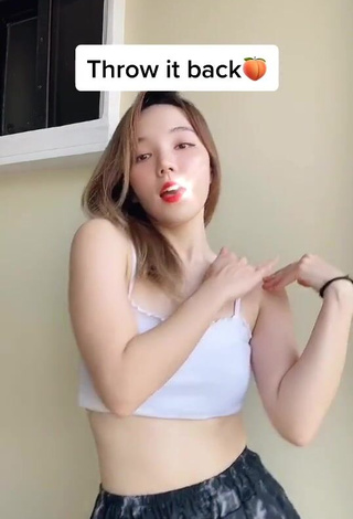 Sensual Dasuri Choi Shows Cleavage in White Crop Top