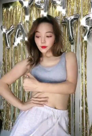 3. Magnificent Dasuri Choi Shows Cleavage in Grey Crop Top