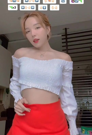 1. Breathtaking Dasuri Choi Shows Cleavage in White Crop Top