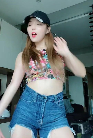 Sweet Dasuri Choi in Cute Crop Top