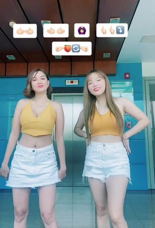 1. Sexy Dasuri Choi Shows Cleavage in Orange Crop Top