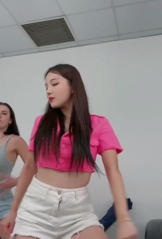 Cute Dasuri Choi in Pink Crop Top