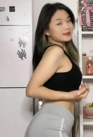 3. Amazing eunicetjoaa Shows Cleavage in Hot Black Crop Top