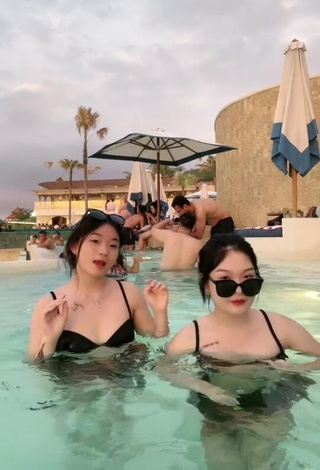 1. Irresistible eunicetjoaa Shows Cleavage in Black Bikini Top at the Pool