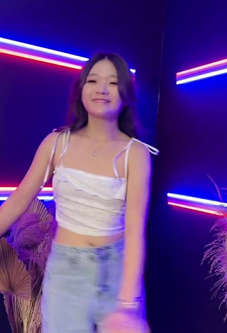 3. Hottie eunicetjoaa Shows Cleavage in White Crop Top