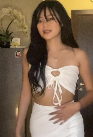 1. Hottie Eya Borja Shows Cleavage in White Tube Top