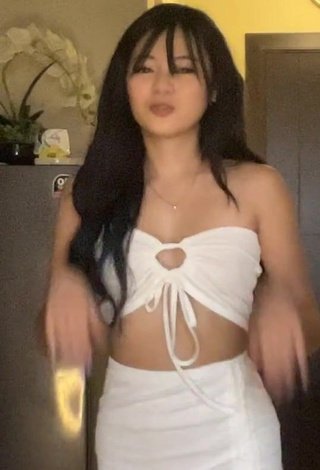 Hottie Eya Borja Shows Cleavage in White Tube Top