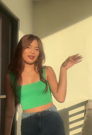 3. Amazing Eya Borja Shows Cleavage in Hot Green Crop Top