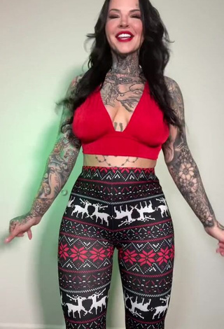 1. Captivating Heidi Lavon in Leggings and Bouncing Boobs