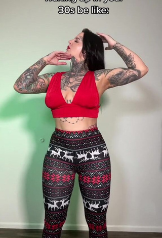 1. Irresistible Heidi Lavon in Leggings