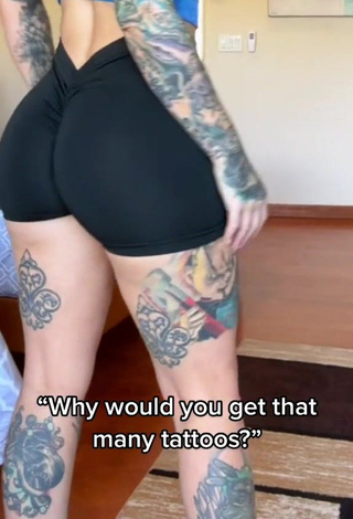 1. Heidi Lavon Shows her Seductive Butt