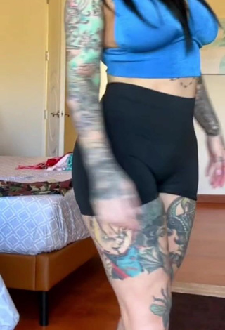 3. Heidi Lavon Shows her Seductive Butt