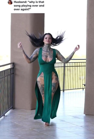 1. Elegant Heidi Lavon Shows Cleavage in Green Dress