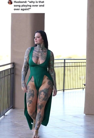 Elegant Heidi Lavon Shows Cleavage in Green Dress