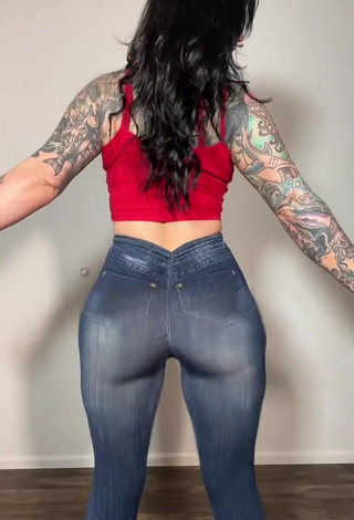 Heidi Lavon Shows her Sweet Butt