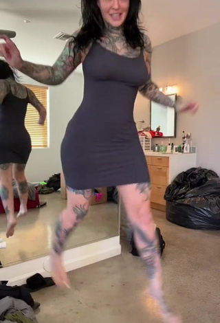 1. Gorgeous Heidi Lavon Shows Cleavage in Alluring Dress and Bouncing Boobs