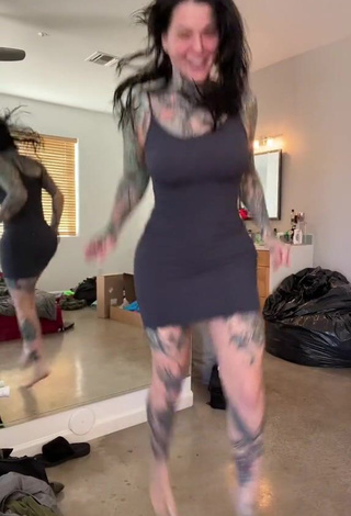 3. Gorgeous Heidi Lavon Shows Cleavage in Alluring Dress and Bouncing Boobs