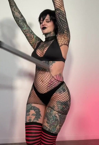 Amazing Heidi Lavon Shows Cleavage in Hot Bikini