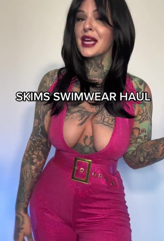 1. Hottie Heidi Lavon Shows Cleavage in Pink Overall (Side Boob)