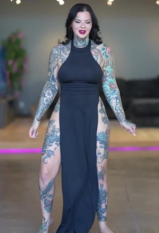 1. Sensual Heidi Lavon Shows Butt