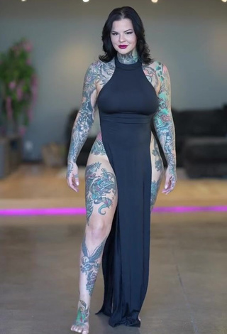 1. Magnificent Heidi Lavon Shows Butt