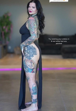 3. Magnificent Heidi Lavon Shows Butt