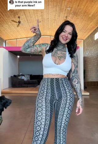 1. Pretty Heidi Lavon Shows Cleavage in White Crop Top