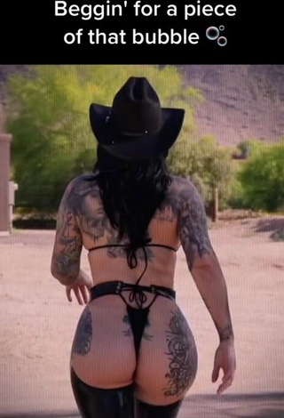 1. Adorable Heidi Lavon Shows Butt