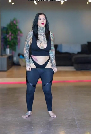 1. Seductive Heidi Lavon Shows Cleavage in Black Crop Top