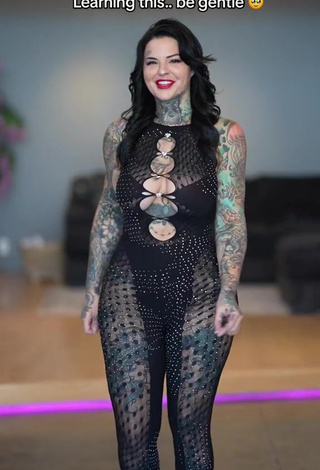 1. Amazing Heidi Lavon without Brassiere (Side Boob)