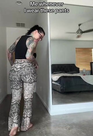 Hottest Heidi Lavon Shows Butt