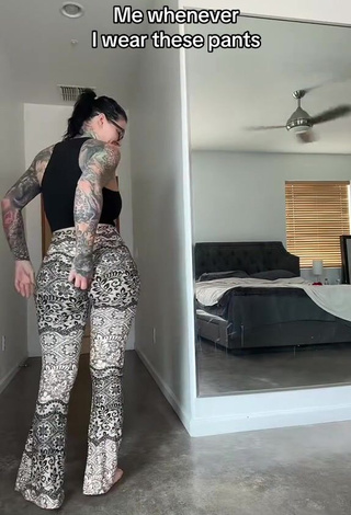 3. Hottest Heidi Lavon Shows Butt