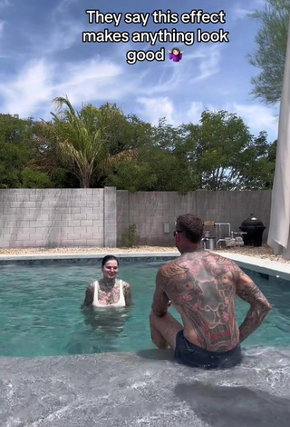 1. Sweetie Heidi Lavon Shows Nipples at the Pool