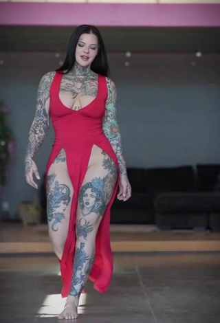 1. Cute Heidi Lavon Shows Cleavage in Red Dress