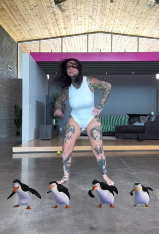 2. Sweet Heidi Lavon Shows Butt