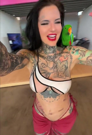 Hot Heidi Lavon Shows Nipples (Underboob, Side Boob)