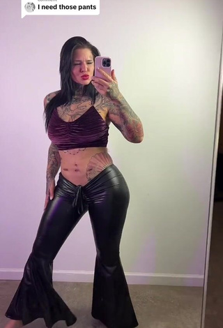 1. Cute Heidi Lavon Shows Butt while Twerking