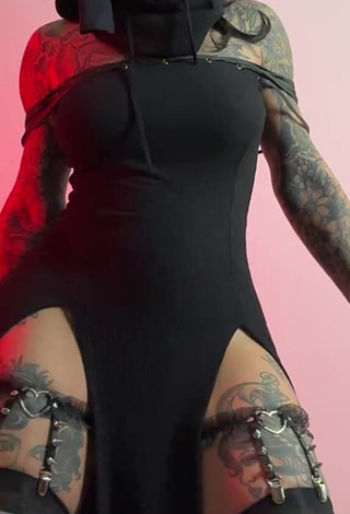 3. Irresistible Heidi Lavon Shows Cleavage in Black Dress