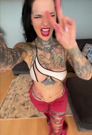 1. Captivating Heidi Lavon Shows Nipples (Side Boob)