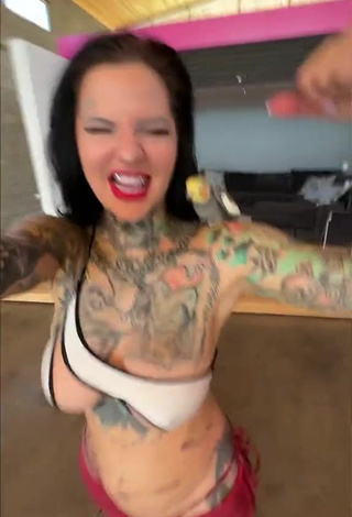 Captivating Heidi Lavon Shows Nipples (Side Boob)