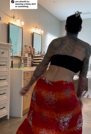 3. Erotic Heidi Lavon in Black Tube Top while Twerking