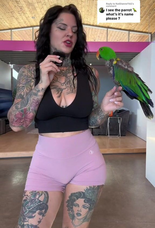 1. Erotic Heidi Lavon Shows Cleavage in Black Crop Top