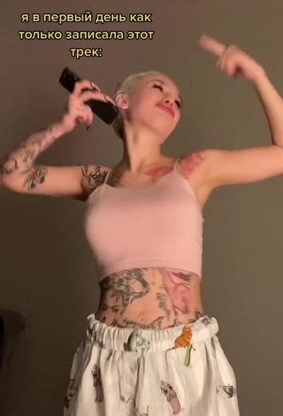 Cute Instasamka without Bra and Bouncing Tits