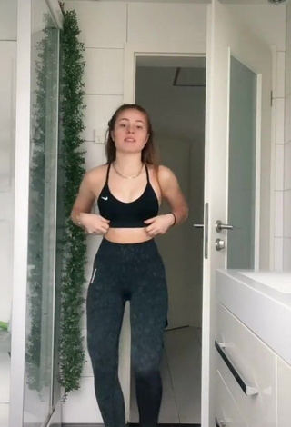 Leonie Leoobalys (@leoobalys) - Porn Videos from TikTok