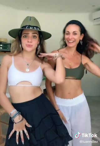 Erotic Luann Díez in White Crop Top