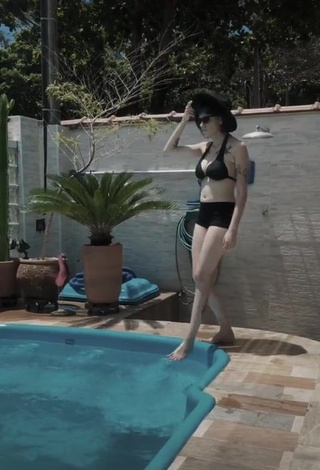 1. Erotic Luara Reisinger in Black Bikini at the Pool