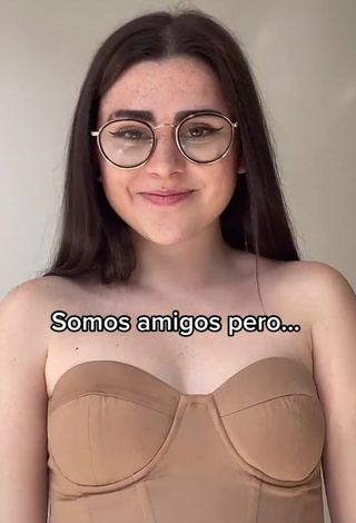 3. Erotic Lucía Fernández in Brown Crop Top