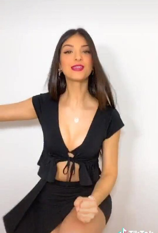 2. Beautiful Elisa Maino in Sexy Black Crop Top